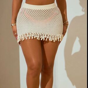 NWT Fashion Nova shells By The Beach Crochet Cover Up Skirt in Ivory - Size M